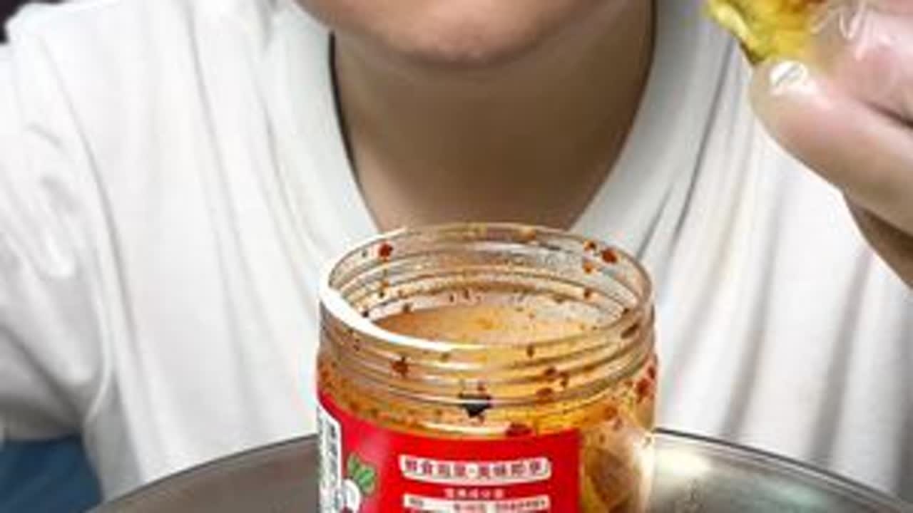 #dou上热门 #抖音美食推荐官 #美食#韭菜盒子 #好吃到停不下来 @DOU+小助手