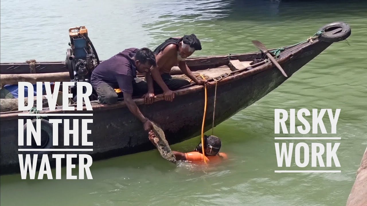 Diver in the water-পানির ভিতর ডুবুরি || কিভাবে নদীর তলদেশ থেকে জিনিসপত্র উদ্ধার করা হয় | Risky Work