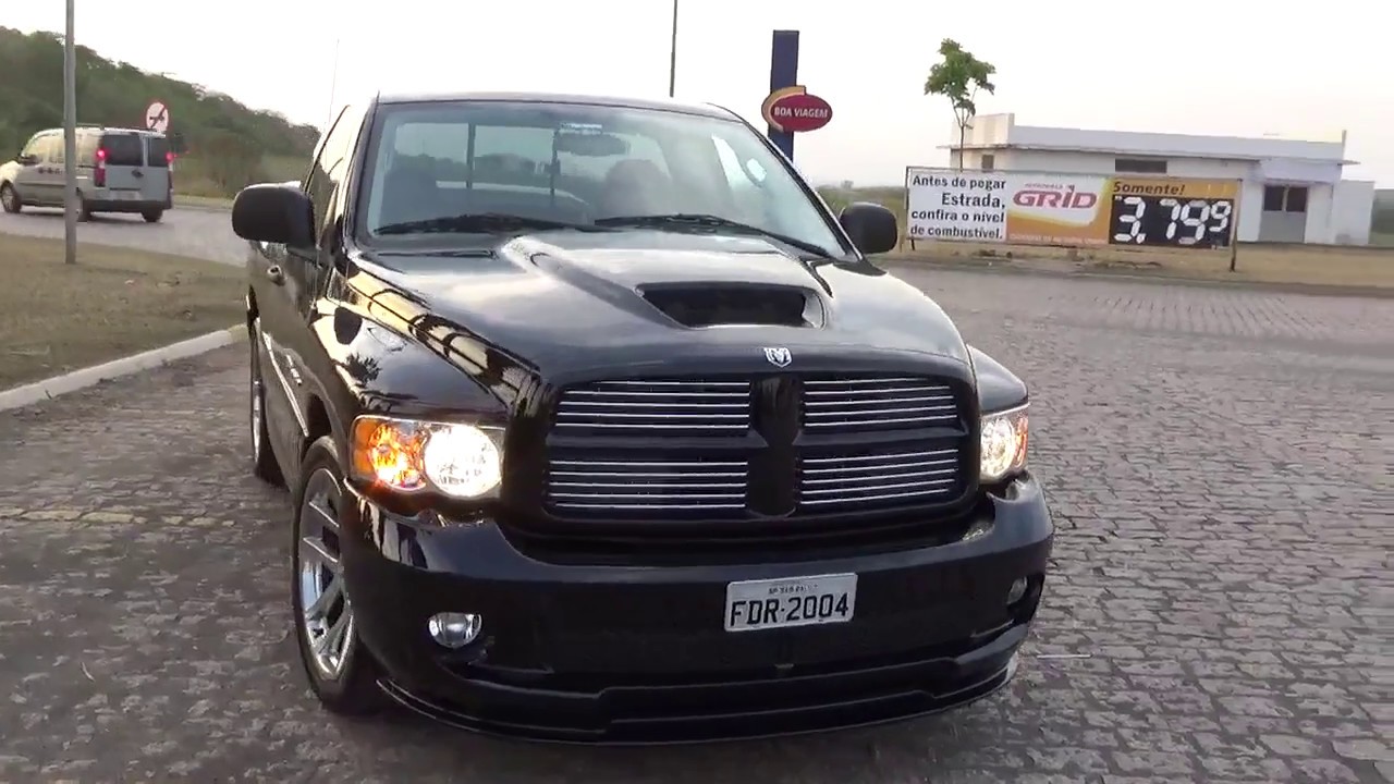 Na estrada com Dodge Ram SRT10 2004