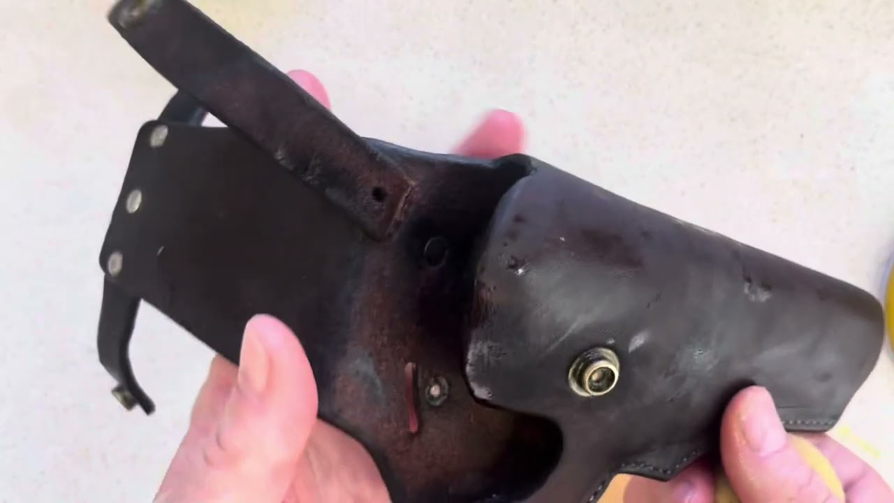 Cleaning Old Leather - Using Saddle Soap To Clean This Old Holster #leathercare
