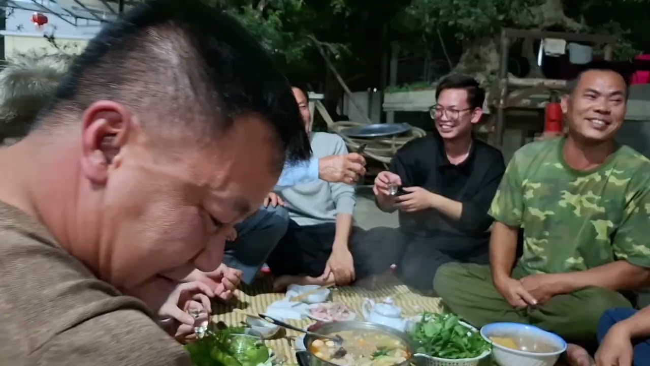 Những cuối năm  thăm bố mẹ và tiệc tùng cùng hàng xóm