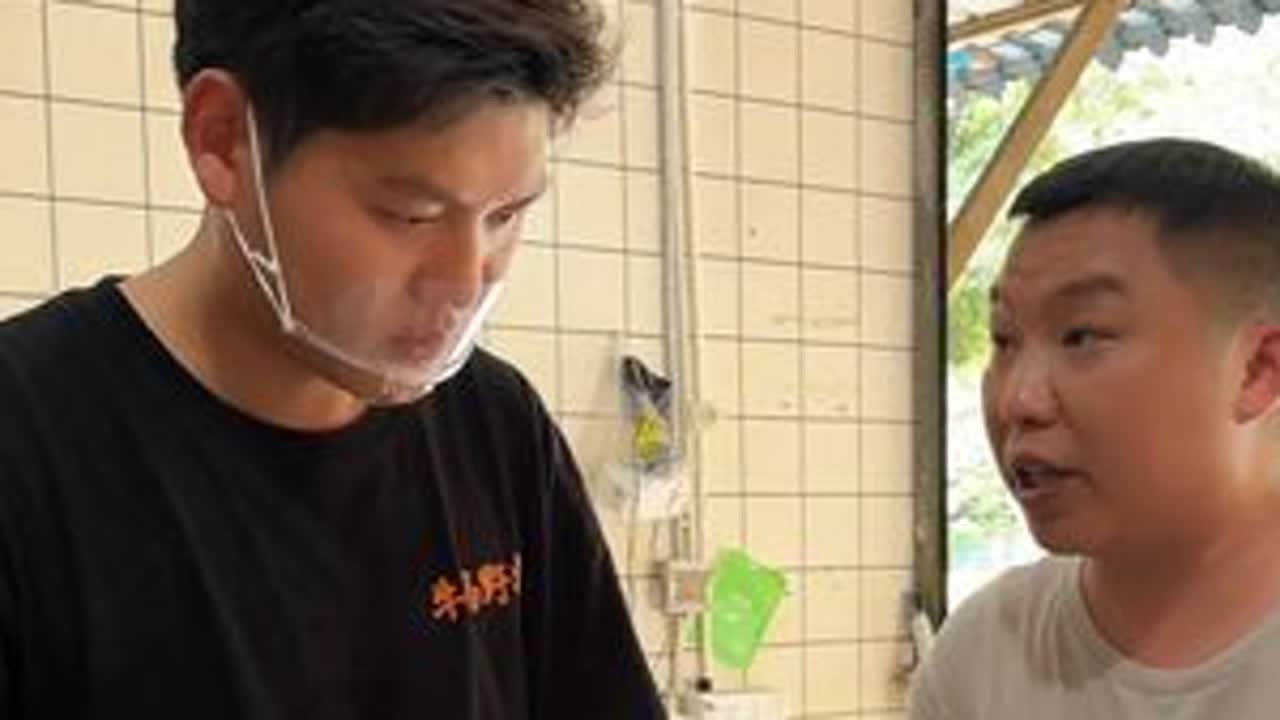 张秋带明大姐去赶个不一样的场，赶到省城草帽哥那里去了 #烧烤呀撸串呀   #开业大吉财源滚滚