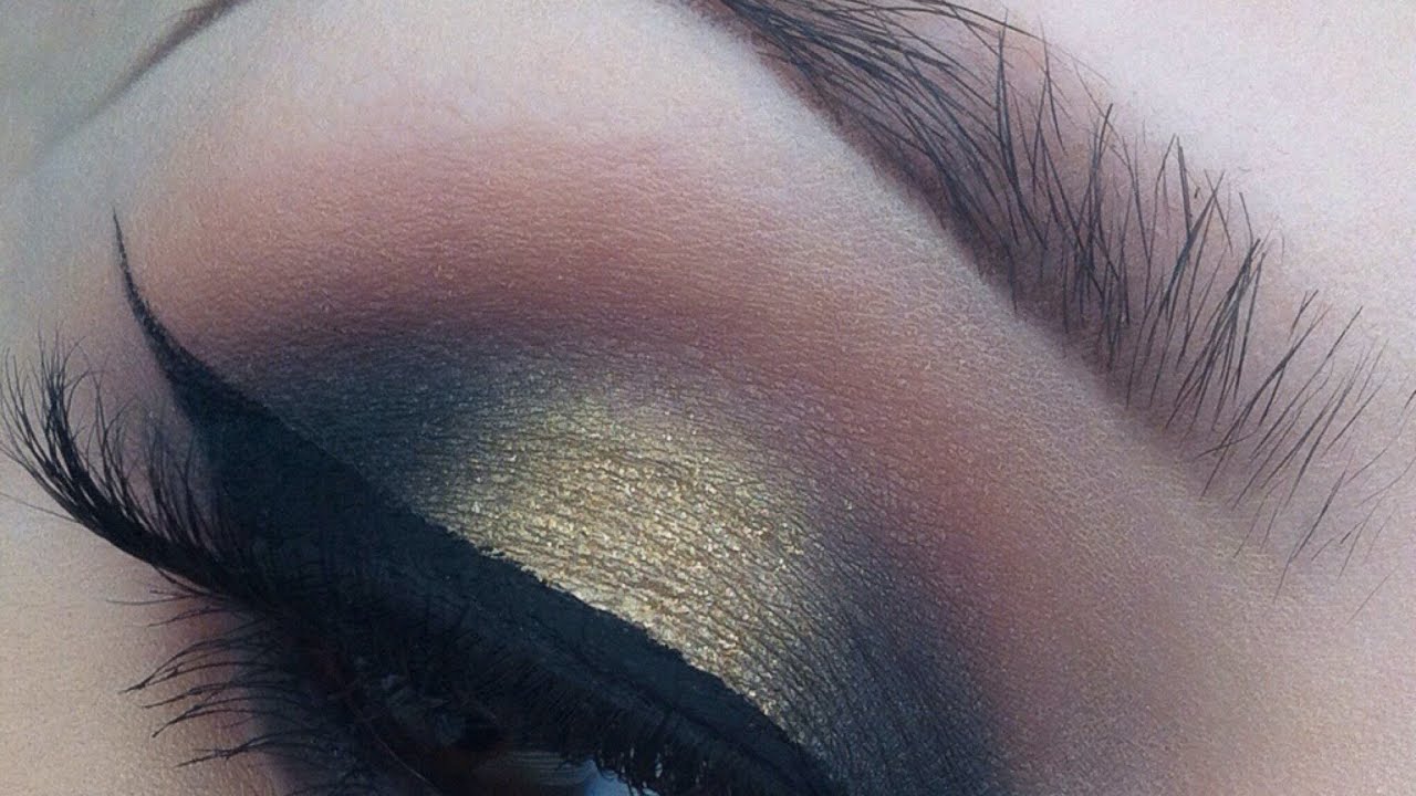 Dark holiday inspired makeup tutorial