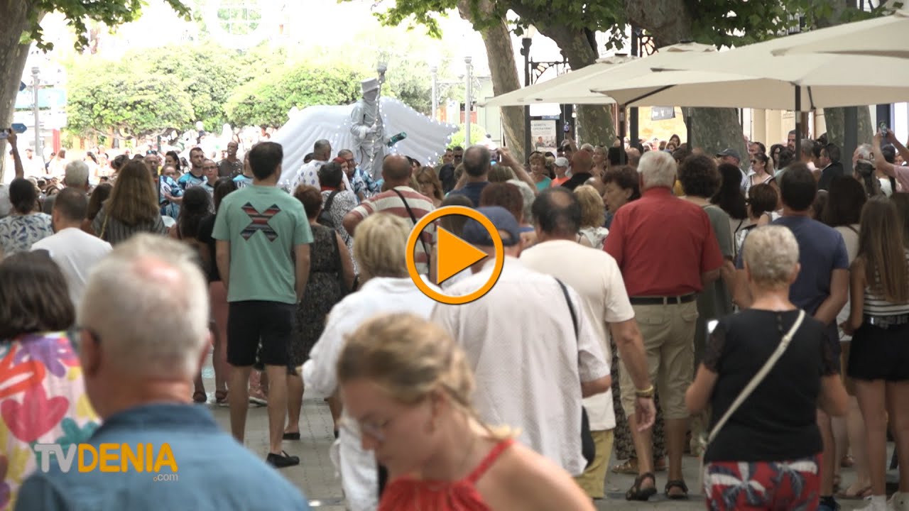 Gran ambiente en La Noche Abierta del comercio de D&eacute;nia