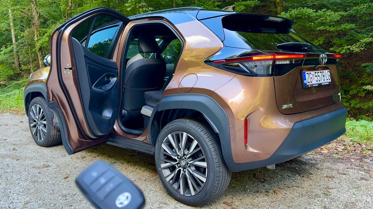 TOYOTA YARIS CROSS Facelift 2027 - PRACTICALITY test, dual floor TRUNK & AC controls HYBRID 130 FWD