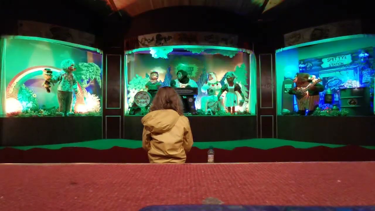 Hard Luck Bears - Rock-afire Explosion at Gullivers World - mini malfunction
