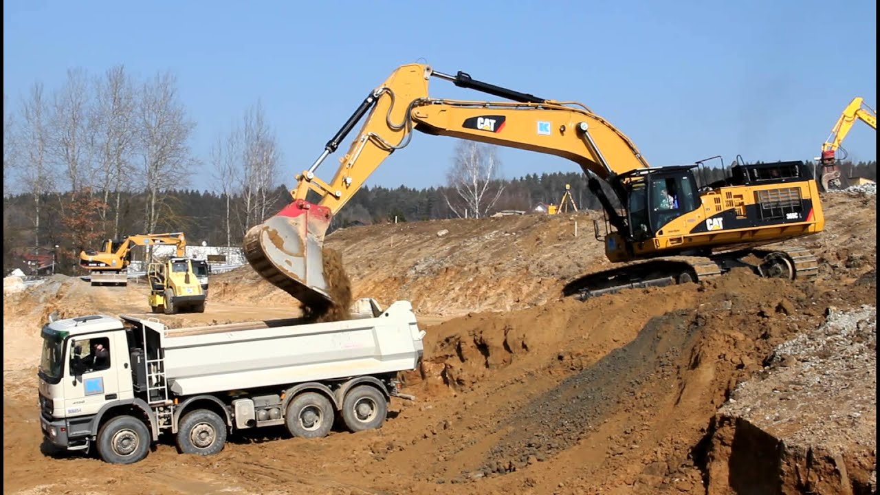 Caterpillar CAT 365C L loading trucks