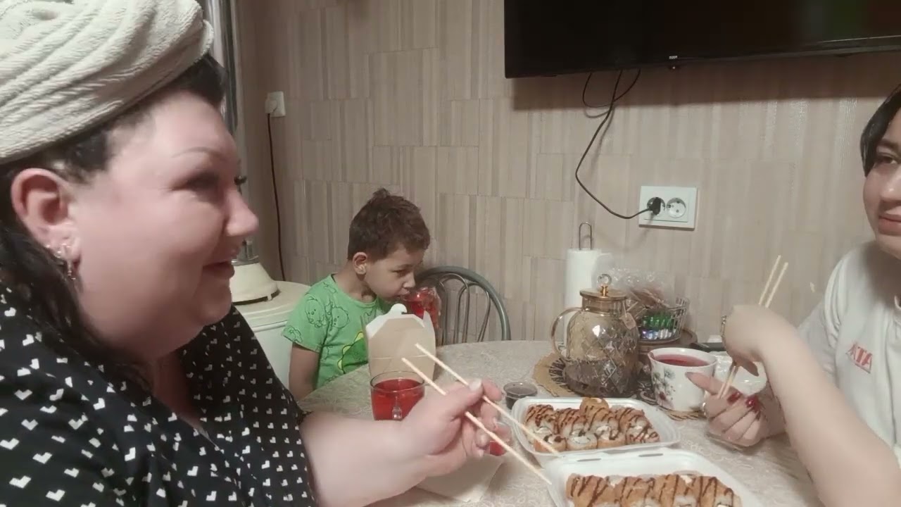 Доча накормила неожиданным ужином 🥢