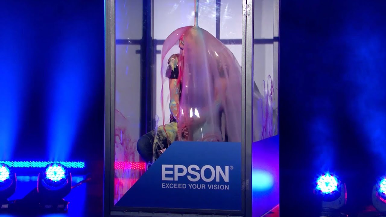 Льюис Хэмилтон против суперфанатов Формулы-1 в #LewisInksBack!