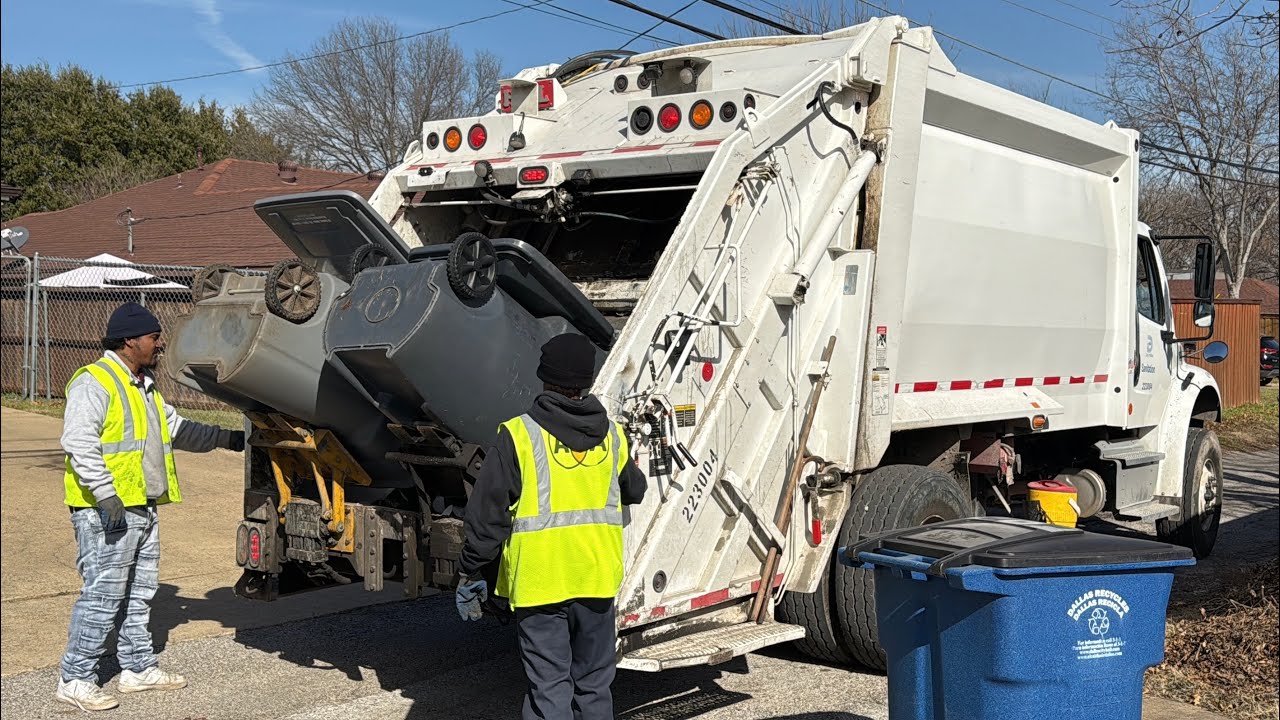 City of Dallas Freightliner Heil PT1000 Rear Loader Garbage Truck