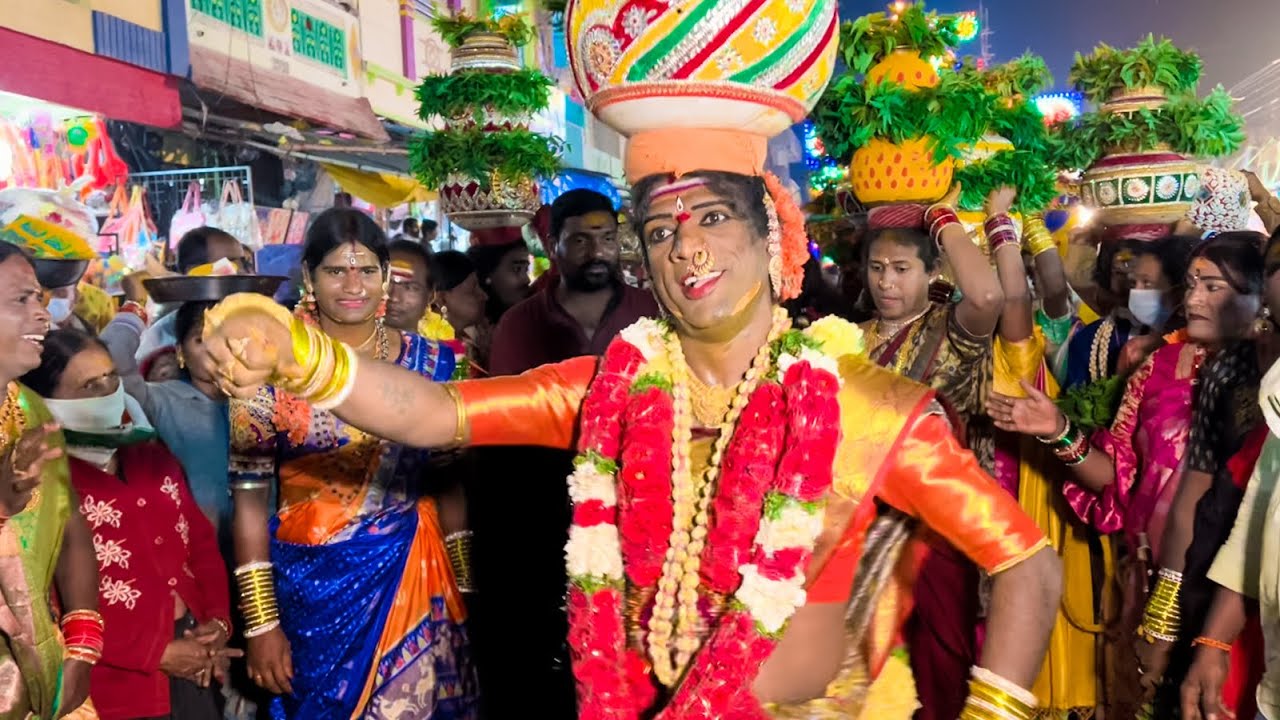 Paramesh Swamy Bonam Dance at Komuravelli Mallanna Jathara 2022 |  Boduppal Nagaraju Bonam Dance