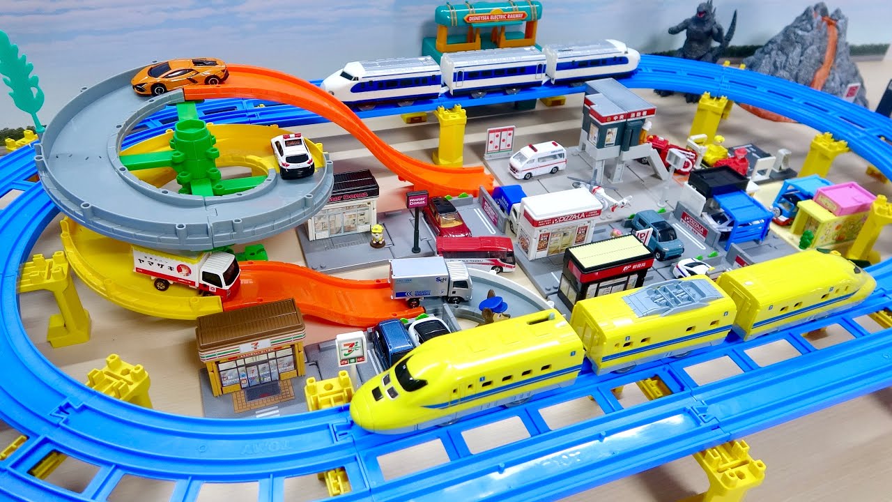 トミカタウンにくるくる回転コース☆プラレール新幹線0系&ドクターイエローがダブルレールを走行!