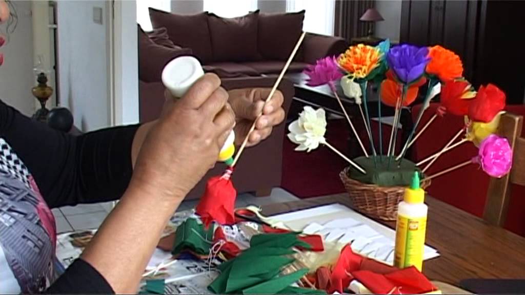 Knutselen met Rosine - Bloemen van crepepapier