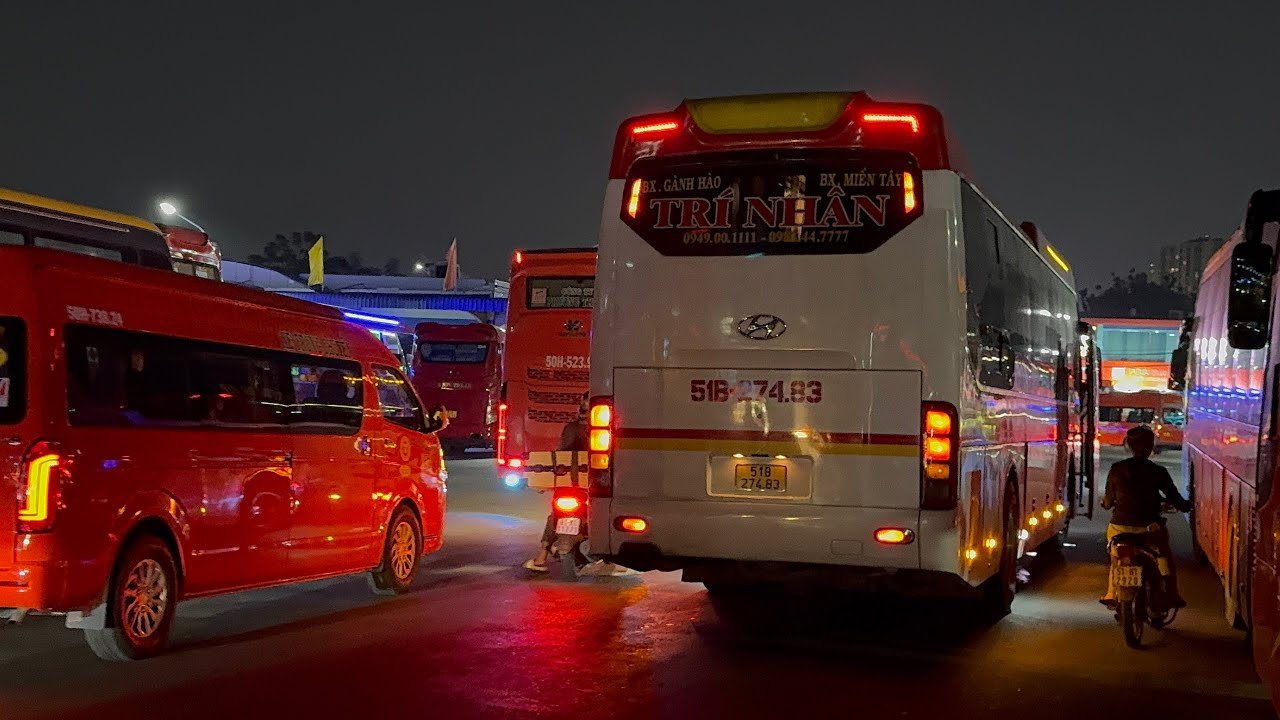 Nhộn nhịp không khí Tết tại Bến Xe Miền Tây, bà con đổ về quê đông quá