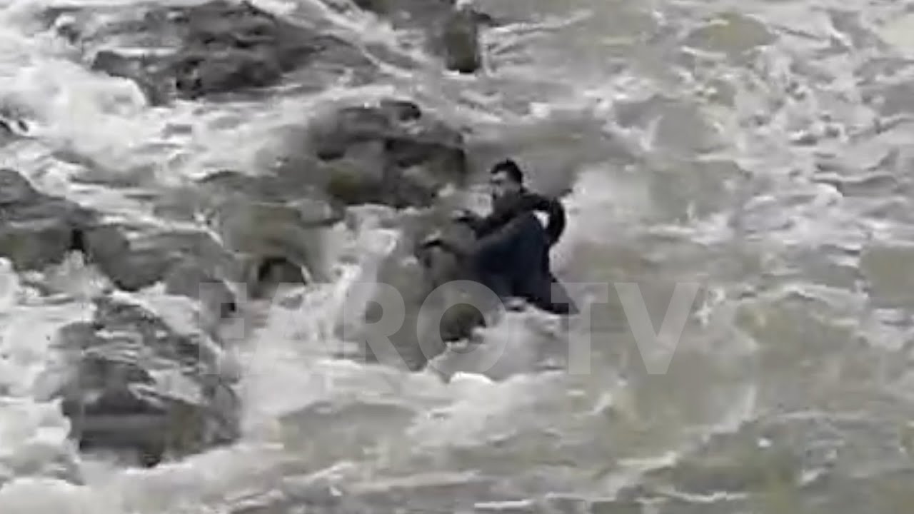 Jóvenes se arrojan al mar en Marruecos para cruzar a Ceuta