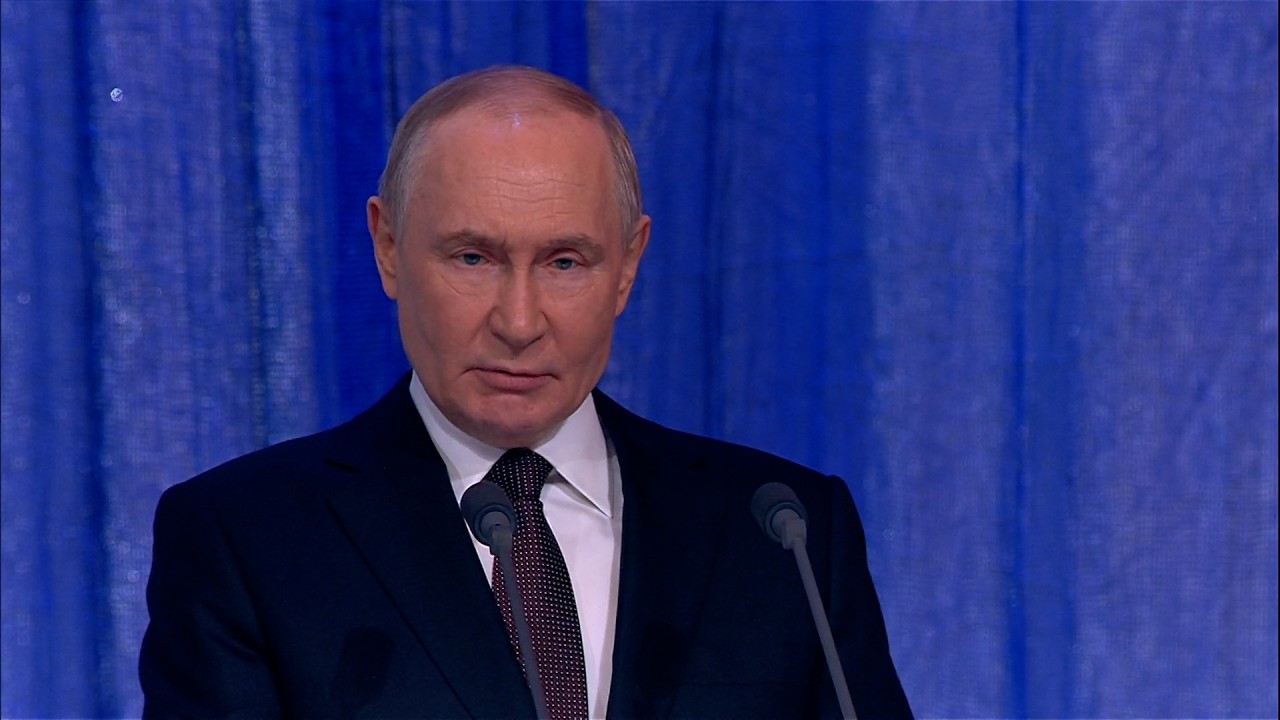 &laquo;НА ОГНЕННЫХ РУБЕЖАХ&raquo;: Путин вручил личный штандарт Золотову и обратился к бойцам Росгвардии