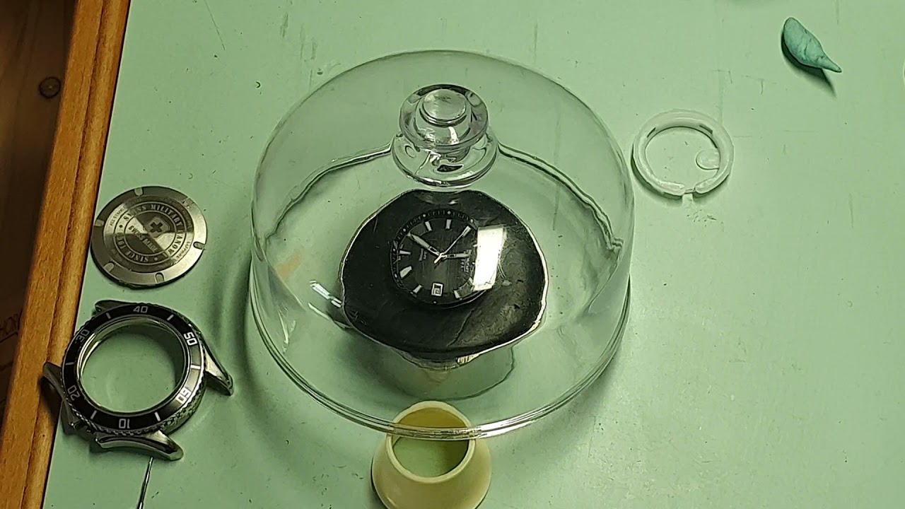Professionelles Uhrmacher Quarz Uhr Service in ein Uhrmacherwerkstatt