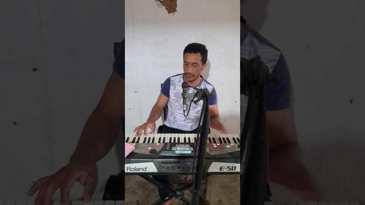 CANTOR FRANCISCO SOUSA está ao vivo!TOCANDO E CANTANDO LOUVOR PARA JESUS #cantorfranciscosousa