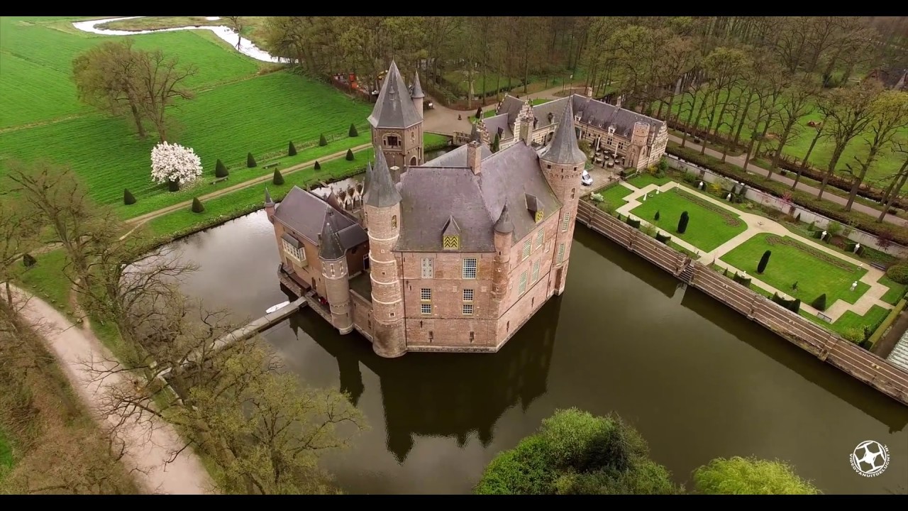 Kasteel Heeswijk vanuit de lucht Heeswijk Dinther