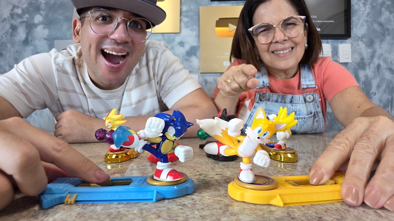 SUPER BATALHA COM MINI BONECOS DO SONIC!