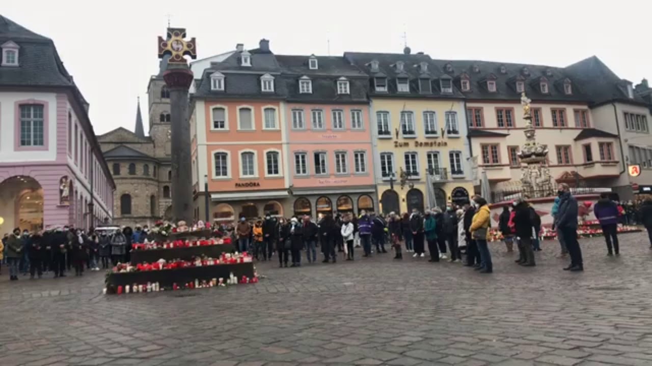 Glockengeläut im Andenken an die Opfer der Amokfahrt in Trier