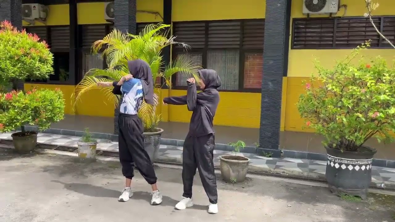 Pandemelan Bahasa Jawa Kelompok 2 (pikiri sweet)