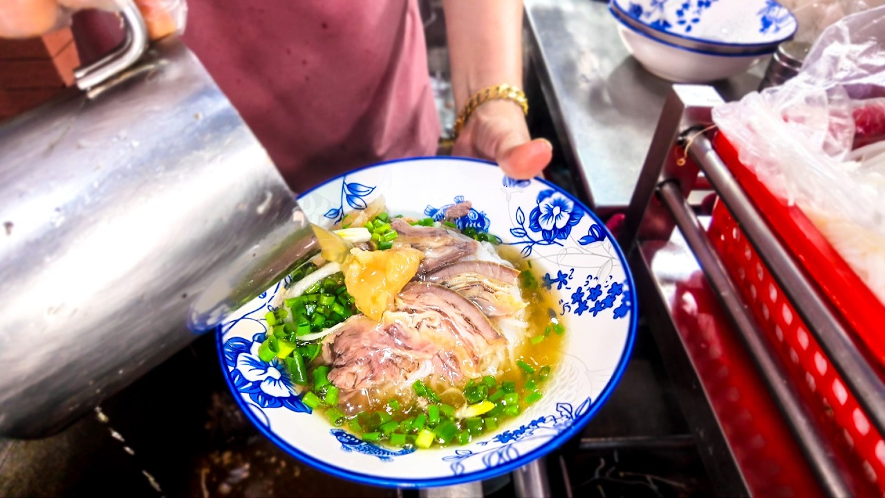 CÀN QUÉT CHỢ BÀ CHIỂU: Ghé Tiệm Bà Dung Ăn Tô Hủ Tiếu Bò Viên Đậm Đà - Hương Vị Gia Truyền 3 Đời