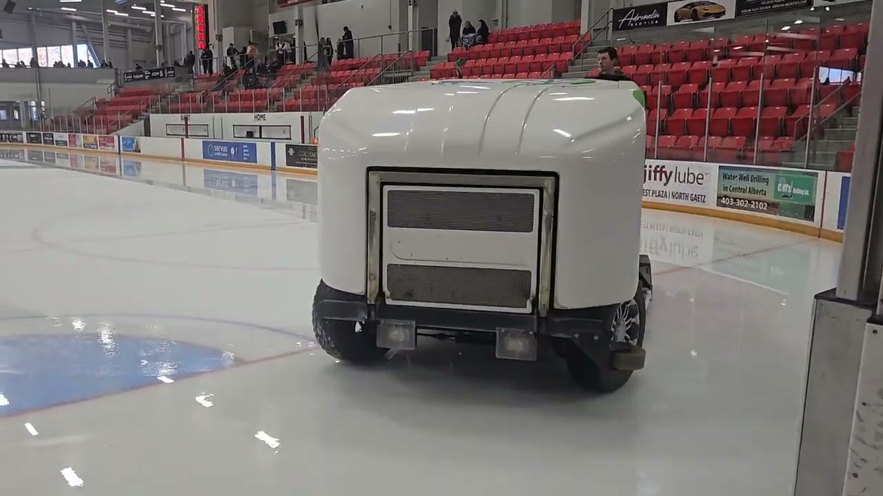 Ice Resurface. Service Arena. #olympia #hockey 