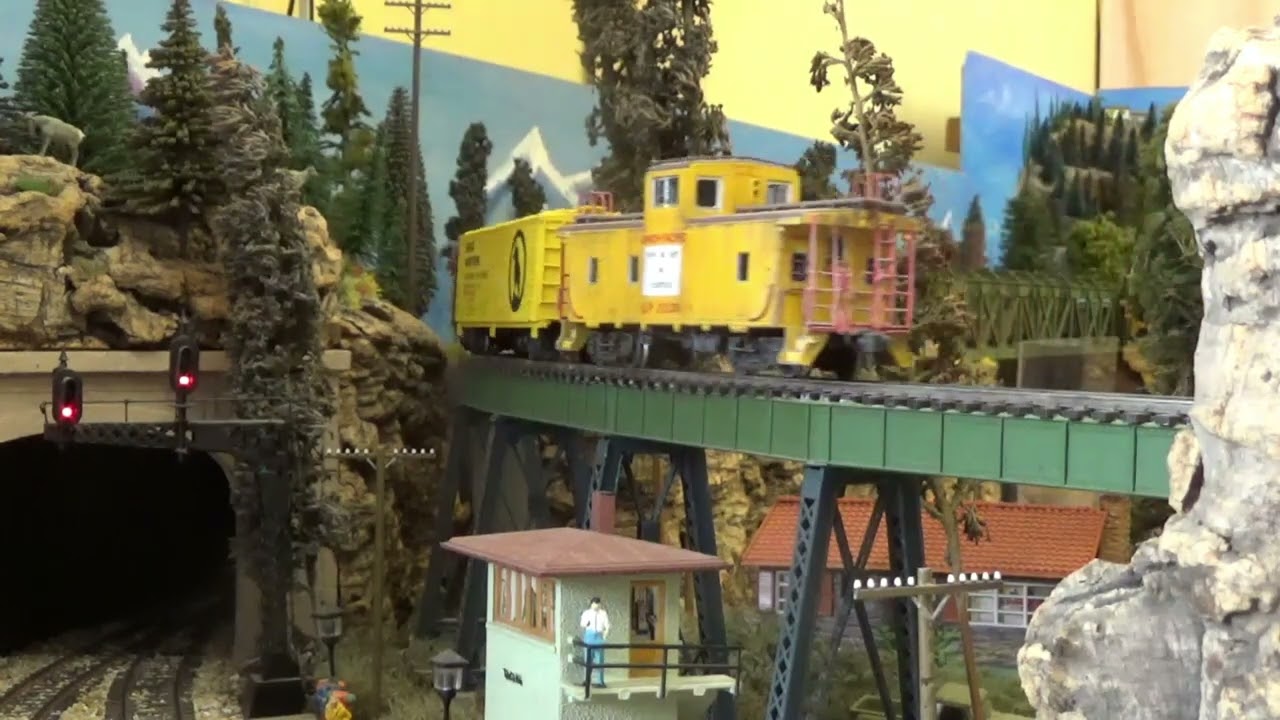 Union Pacific MPDHK crosses the Spokane Division
