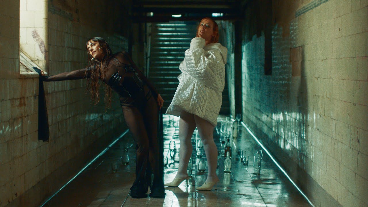 ATP - Sara Hebe ft Juliana Gattas (Videoclip Oficial)