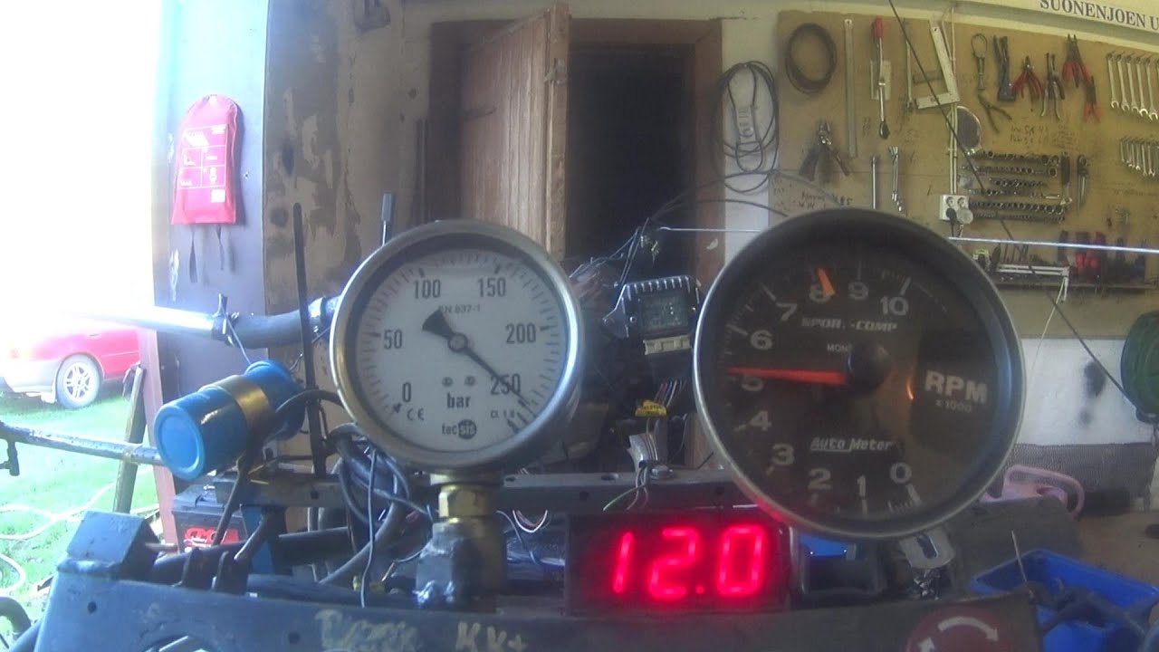 Kuussataa - 12 Twincam penkitys