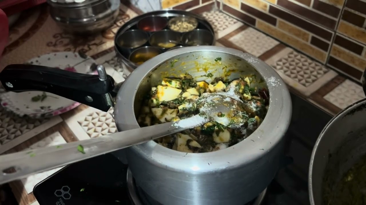 Mmy ne bnai Pahadi sabji😁 || jo zamin se nilkalti h || #edit #trending #funny #vlog 
