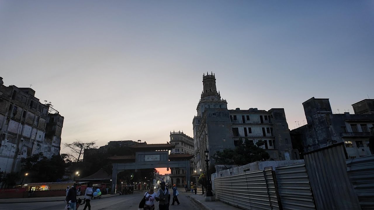 Balade Nocturne à La Havane-Cuba 🇨🇺 Et Visite Du Musée De La Révolution