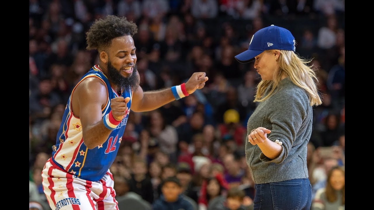 Reese Witherspoon Dances with Harlem Globetrotters