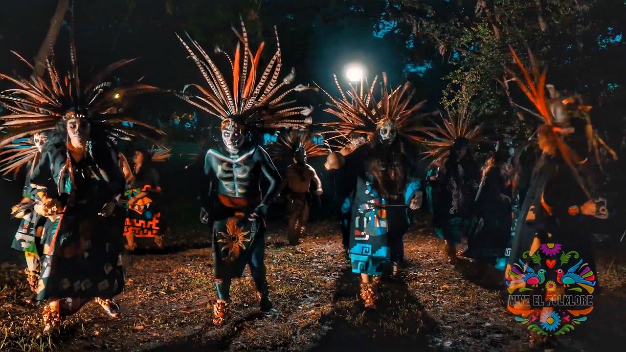 Mexican Folk Dance, Aztec dance - Representación de Danza prehispánica azteca en Día de Muertos - 4K
