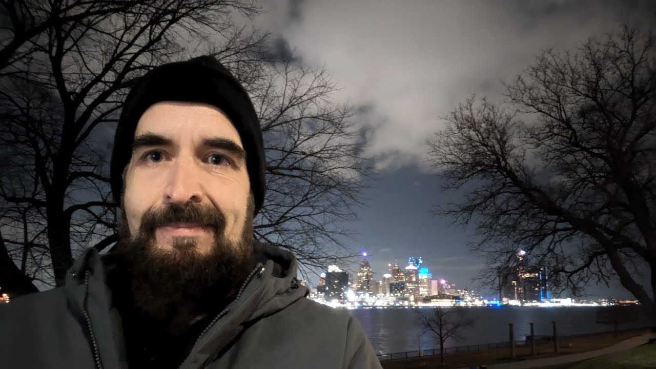 LIVE! Exploring Detroit River And Entertainment District Night Walk. What's New Along the River?
