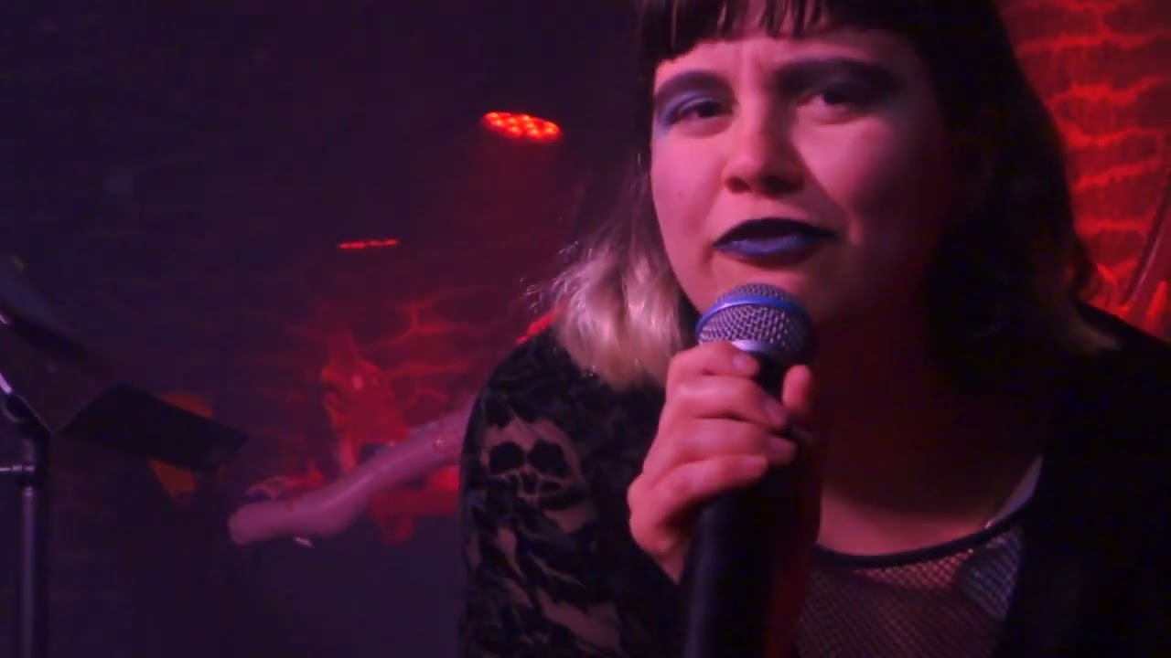 José sings 