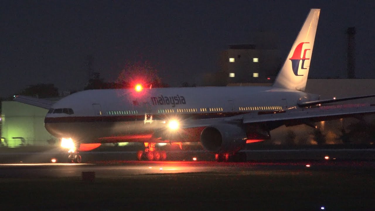 Malaysia Airlines Boeing 777-200ER 9M-MRE Landing at NRT 34R