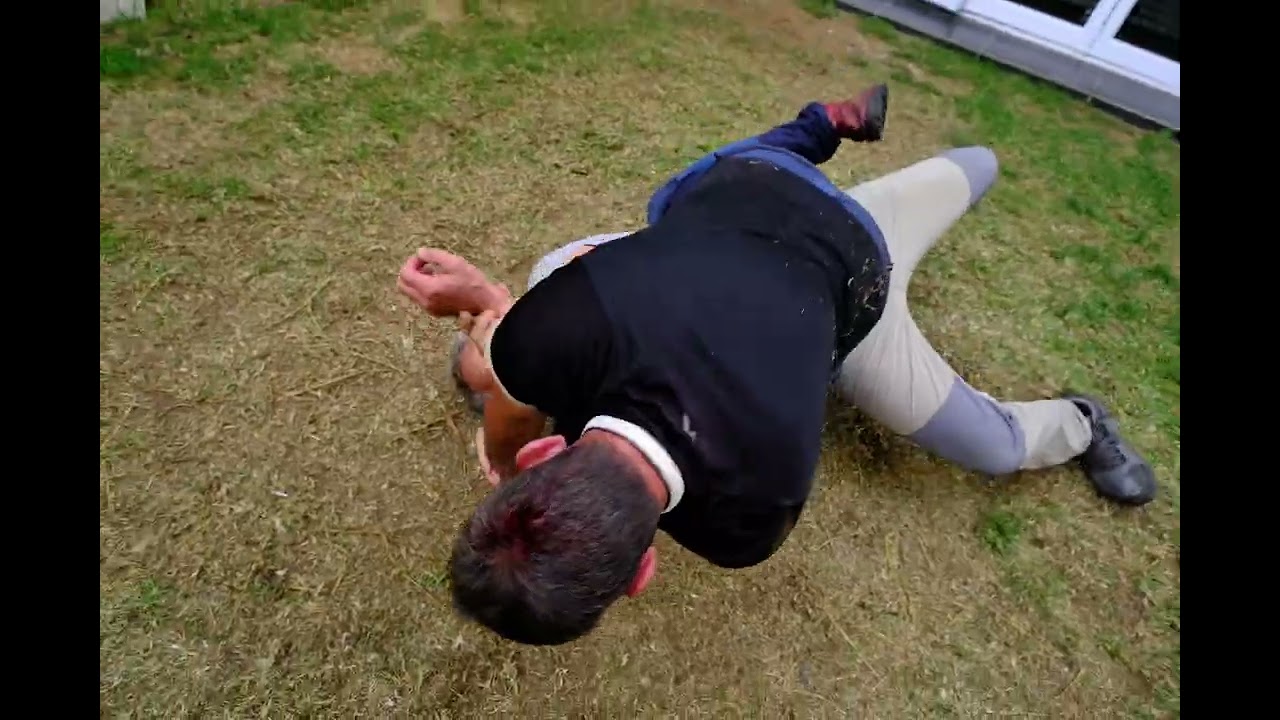 Knife defence on the ground. Fantasy vs Reality.