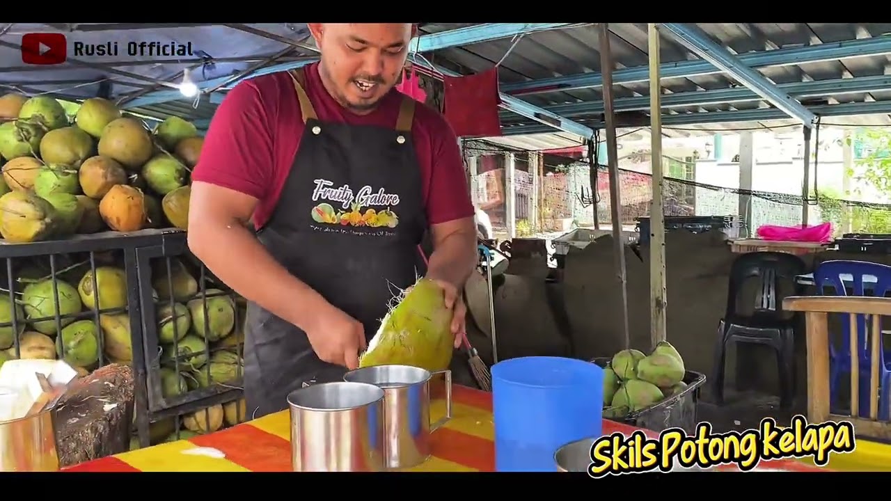 Cara potong kelapa biar cepat sila tengok sampai habis CUTTING SKILS COCONUT 👌#subscribe #like   