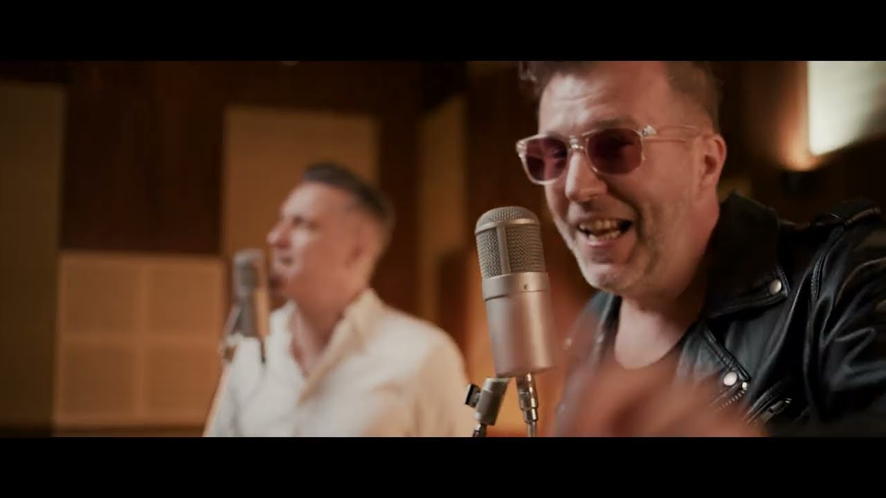 PÉLY BARNA feat: ROY GALERI - NEM CSERÉLNÉK SENKIVEL