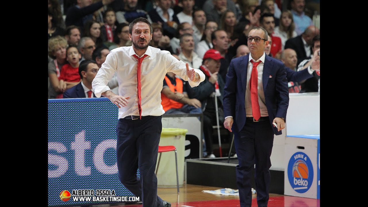 BASKETINSIDE.COM - L'espulsione di Pozzecco in Varese-Milano
