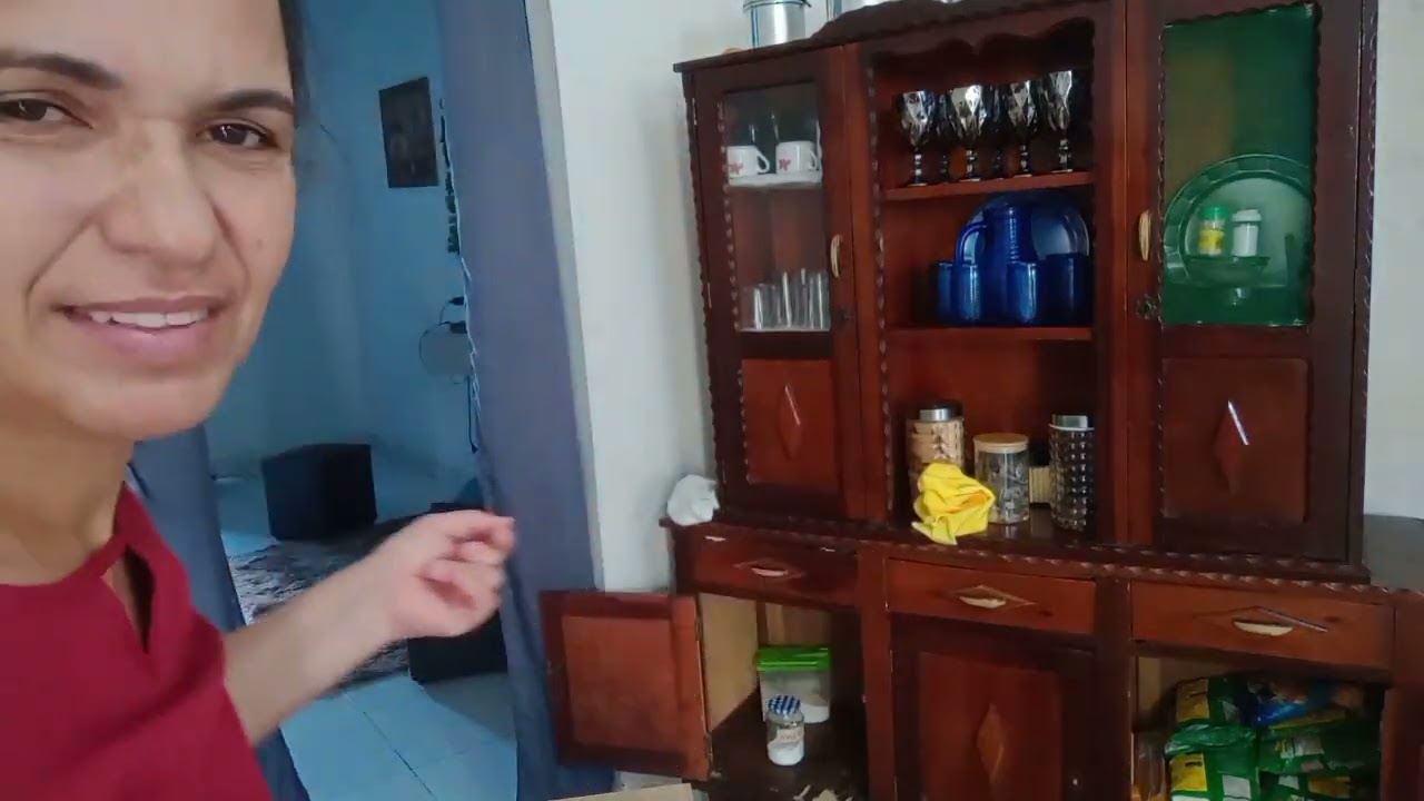 Vou organizar a feira e limpar o móvel 