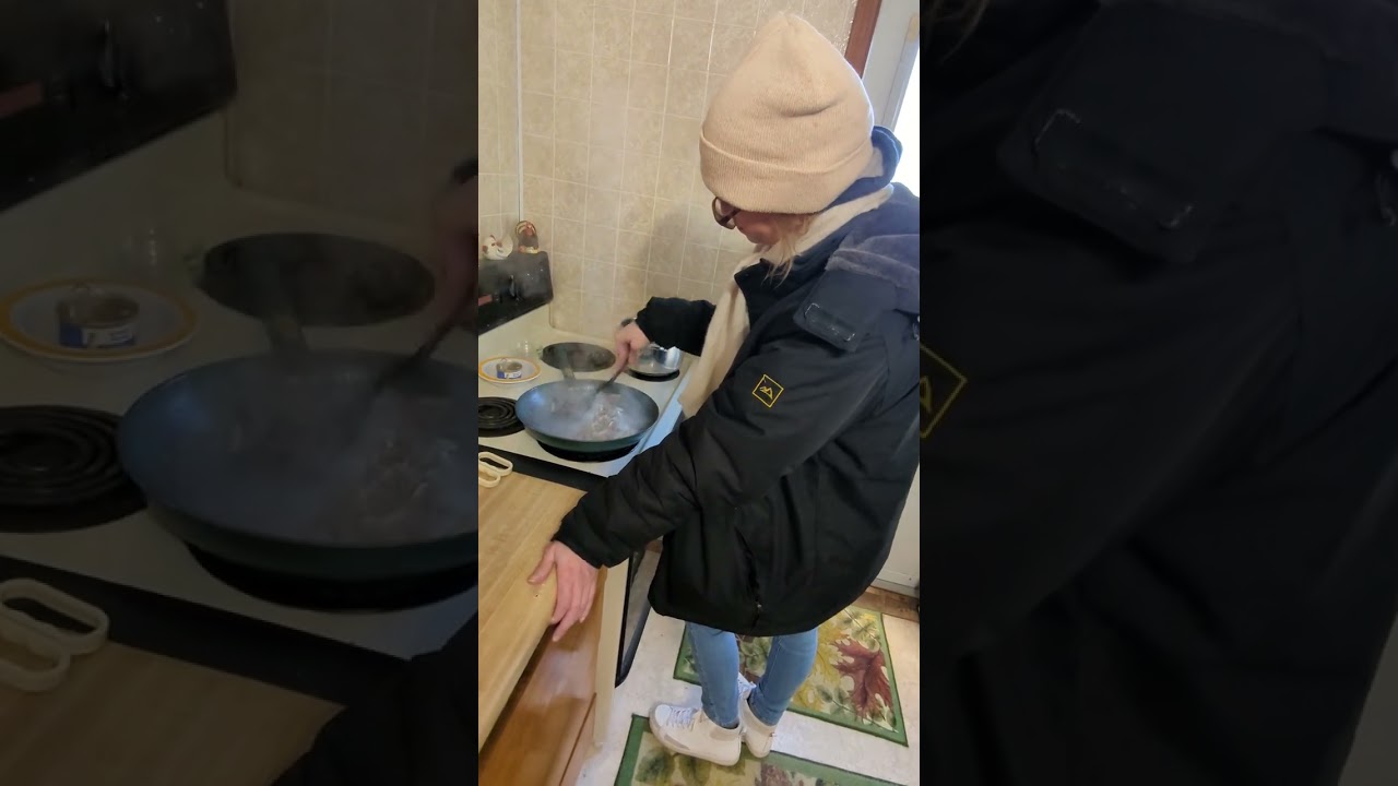 Olive oil 👠🥾 cooking. 🧑‍🍳 chili 🌶️