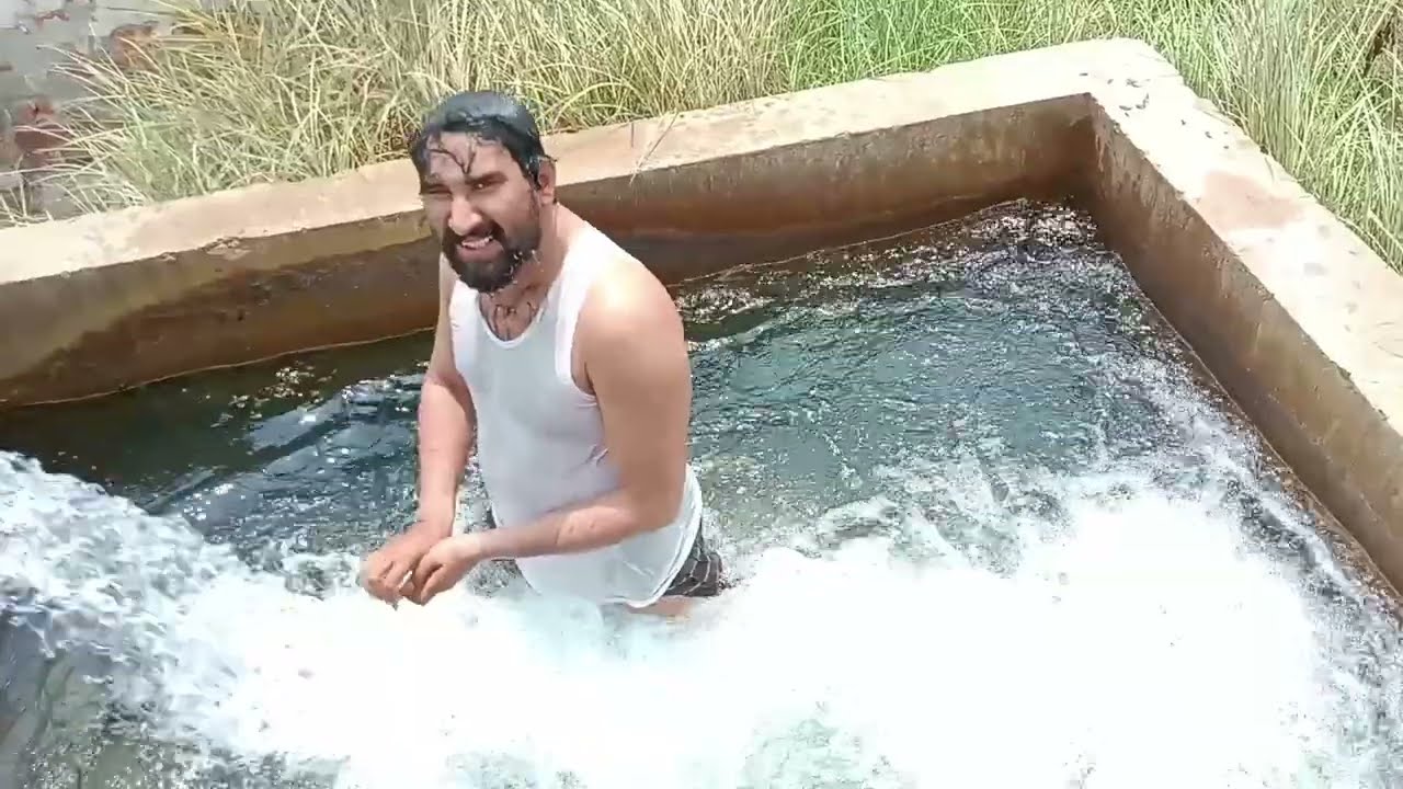 ٹول پر نہانے کا ایک اور مزہ ہے