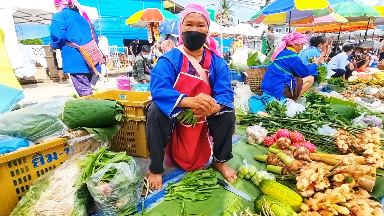ถนนคนเดินแม่จัน ของป่าแม่ค้าชนเผ่าของเยอะสุดๆ