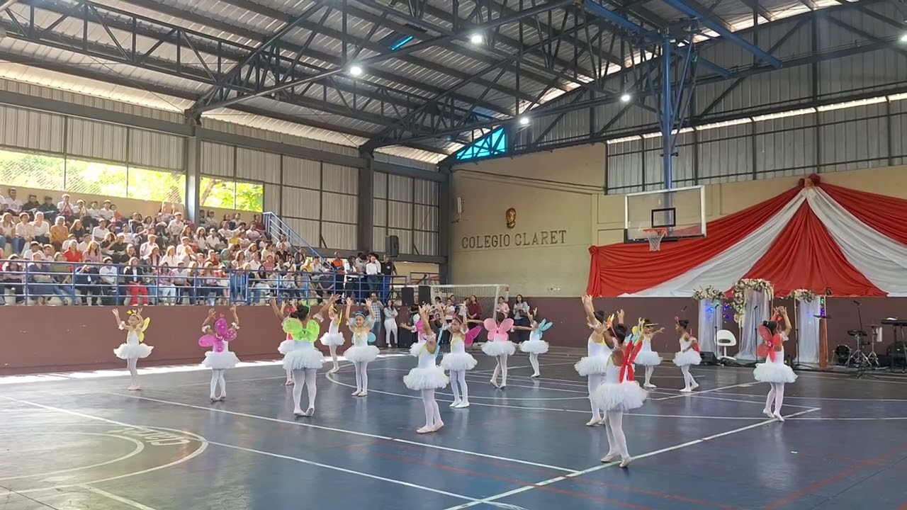 Cree y Atrévete de Ha-Ash. Coreografía de ballet para el acto a las Madres.