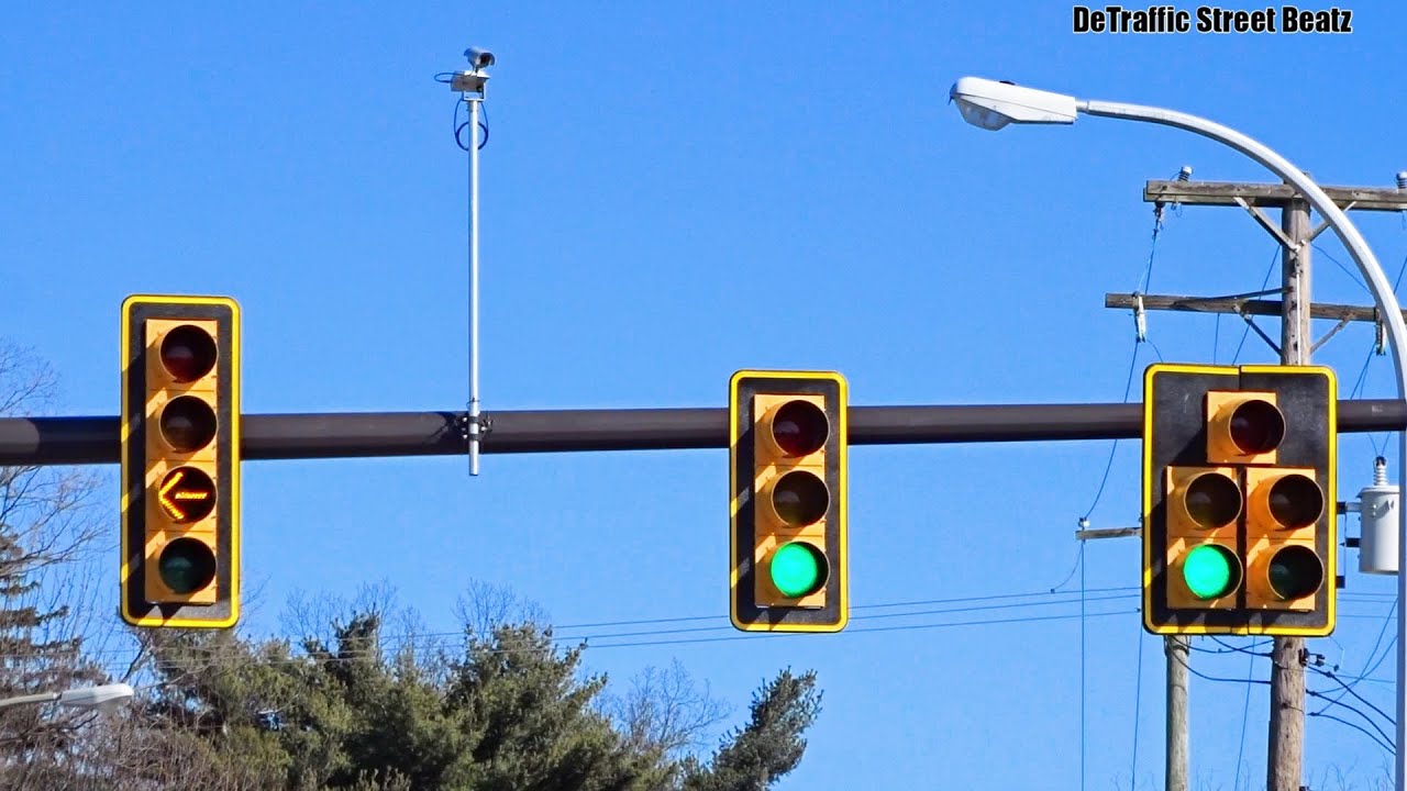 Traffic Lights Upgraded to New Dog House & Flashing Yellow Arrow Signals | Main St & Catalpa