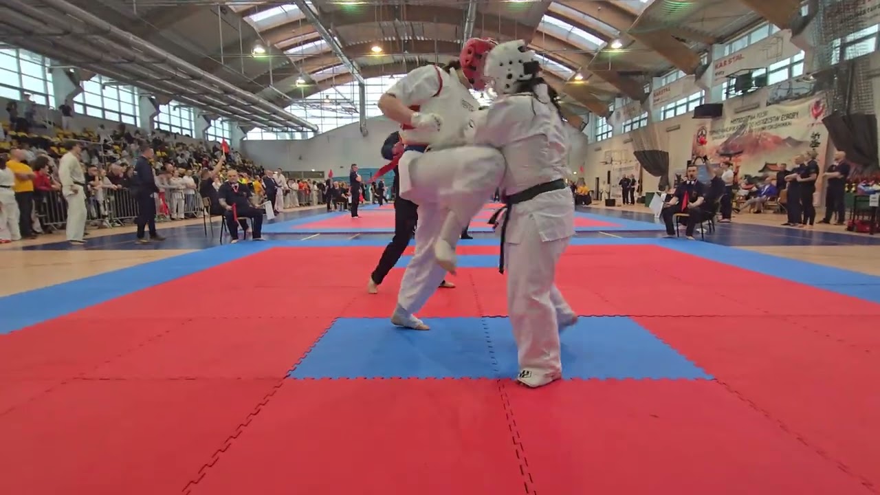 Emilia Wyrozębska J16 +65kg Puchar Polski Shinkyokushin Skarżysko-Kamienna 07.02.2026 pierwsza walka
