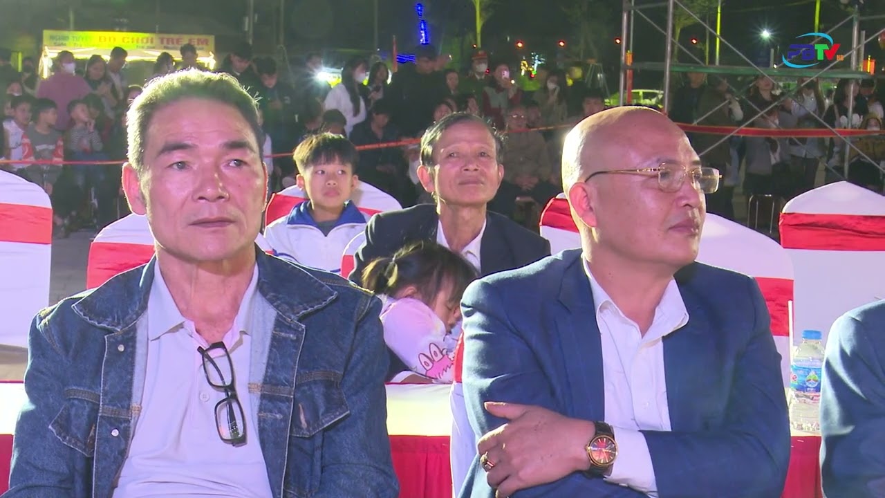 Xã Phú Bình tổ chức chương trình nghệ thuật và bắn pháo hoa Tết Nguyên đán Bính Ngọ.